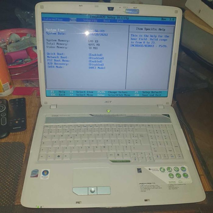 Laptop Notebook mare de 17 inch ca nou bateria tine mult cu incarcator