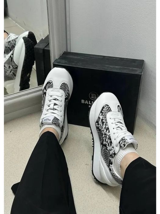 Кроссовки белые balmain