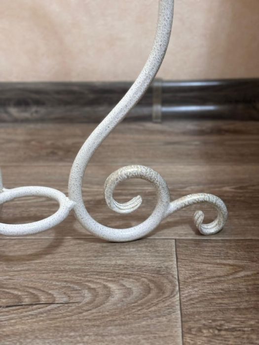 Кованный интерьерный столик