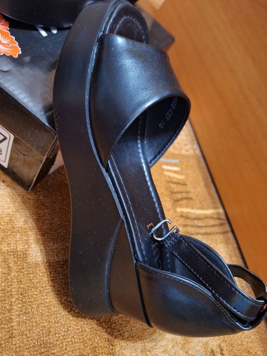 Намалени  на 75лв.Дамски сандали ,кожени