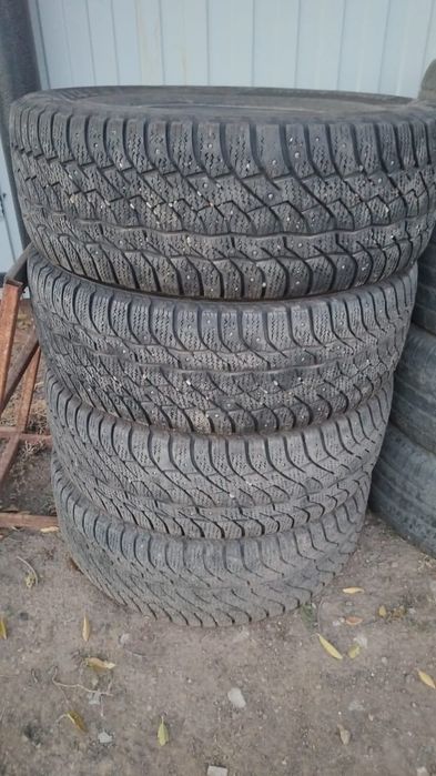 Продам шины от хайлюкса