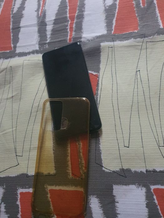 Vând un telefon one plus