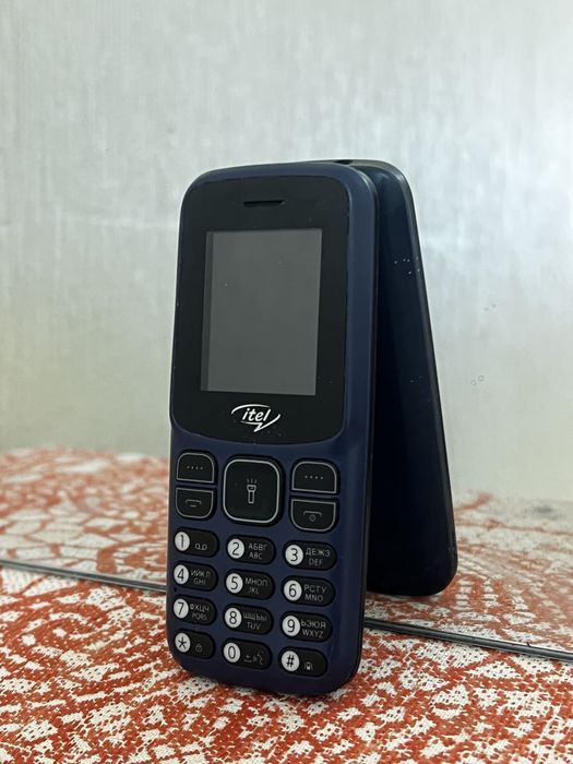 Продаются простой сотовый телефон.