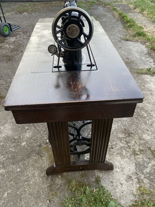 Masina de cusut Singer