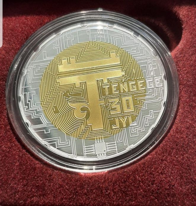 Монета ,серебро с позолотой.