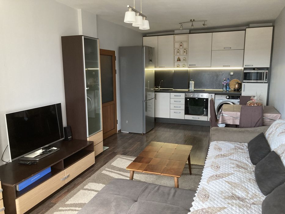 Дава се под наем Двустаен апартамент в Варна, ЖП Гара - 60 кв.м за 520 € - Снимка #2