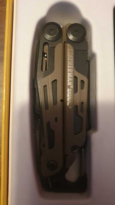 Multitool Leatherman Signal Coyote Tan – Nou în cutie