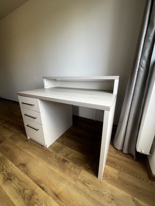 Birou modern cu etajera si sertare , sertar special pentru imprimanta