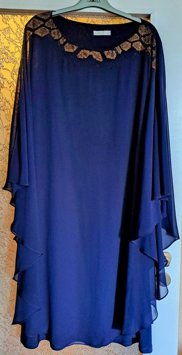 Елегантна тъмносиня рокля