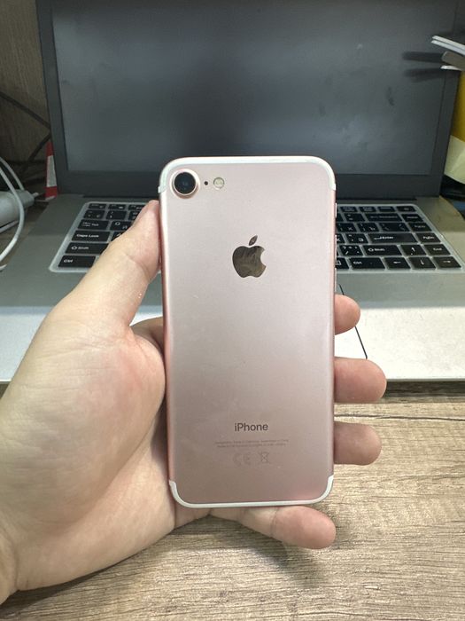 Продам айфон SE (2022)