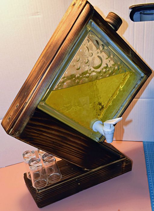 Dispenser de whisky din lemn