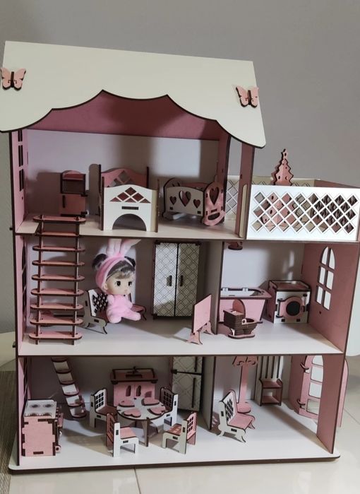 Кукольный домик с мебелью