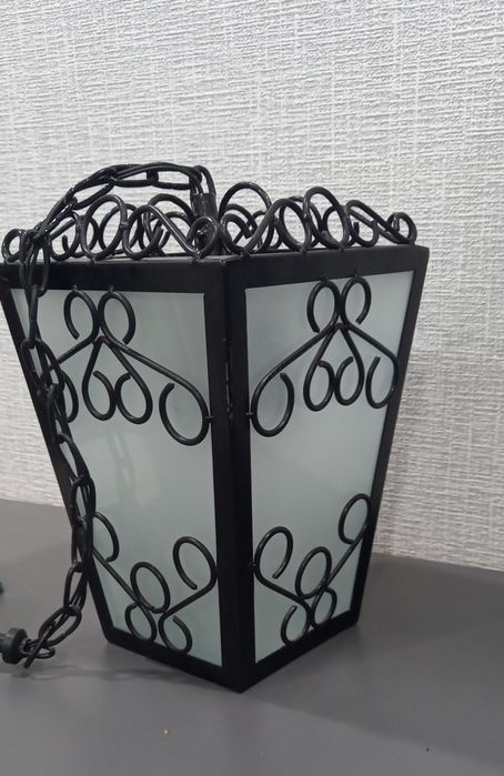 Люстра в виде фонаря