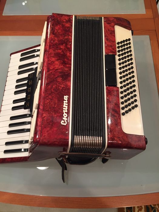 Продам новый акардион.