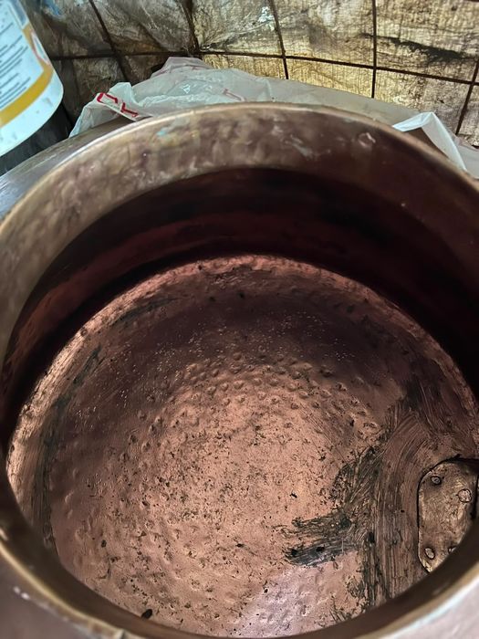 Vand cazan de arama 22 de galeti grosimea de 3 mm greutatea aproximativ 70 kg  pret pe kg 300 lei
