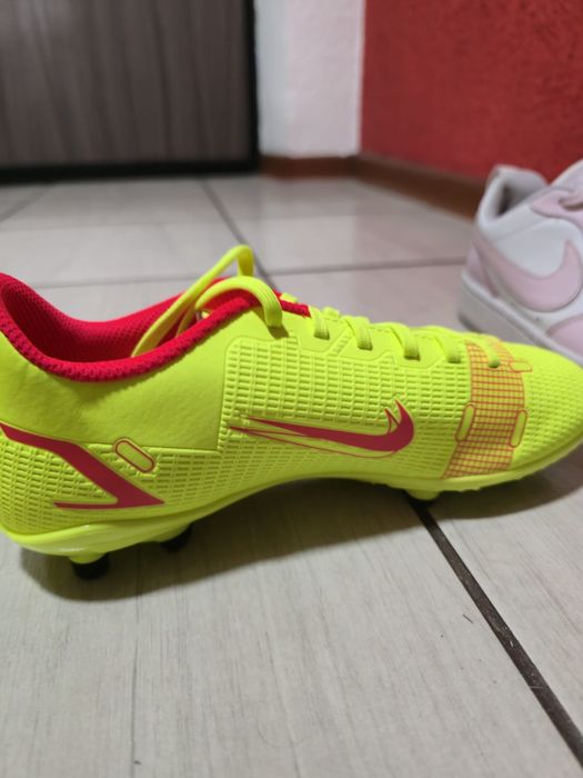 Papuci nike pentru fotbal marimea 36, pret negociabil