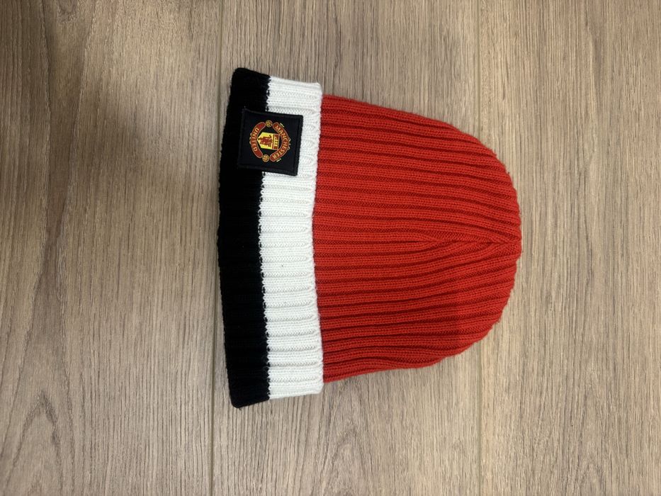 Manchester United чанти, шапки, ръкавици