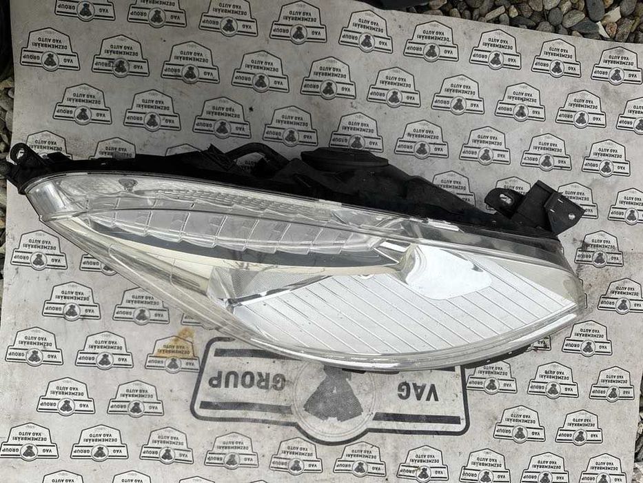 FAR Stanga dreapta  (SEMNAL ALB) CITROEN C4 PICASSO 07-14, 071705153
