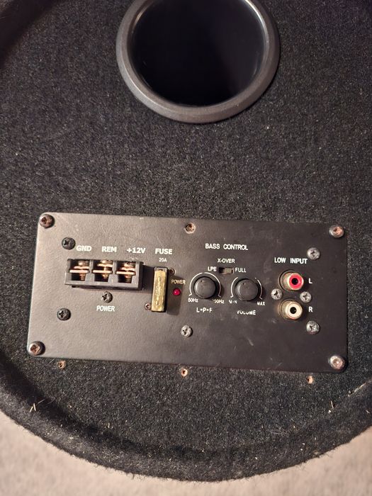 Subwoofer activ auto