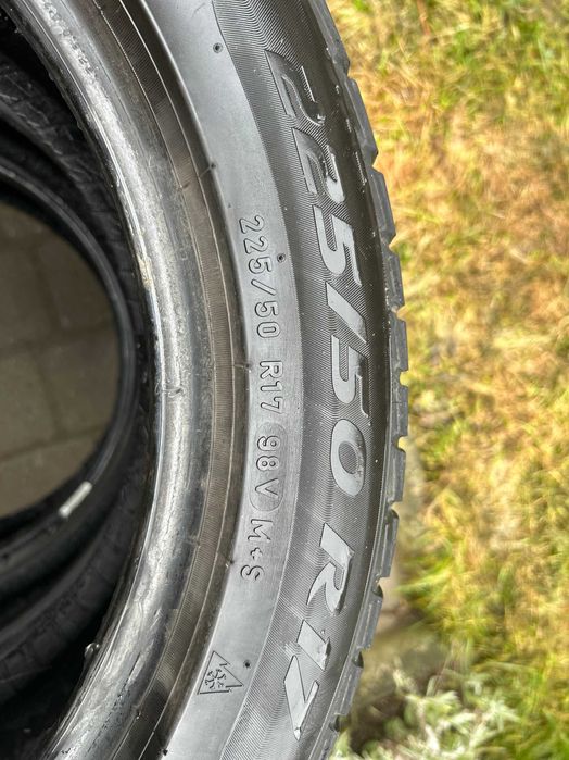 Vand 4 anvelope iarna Pirelli Sottozero 225/50 R17 98V