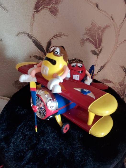 M&M самолёт для коллекции