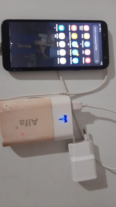 Samsung телефон в хорошем состояний