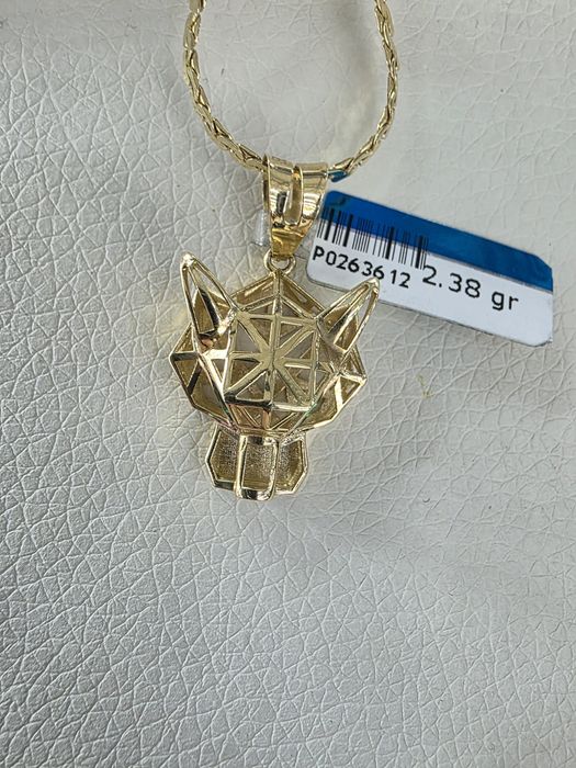 Продам золотые кулоны.