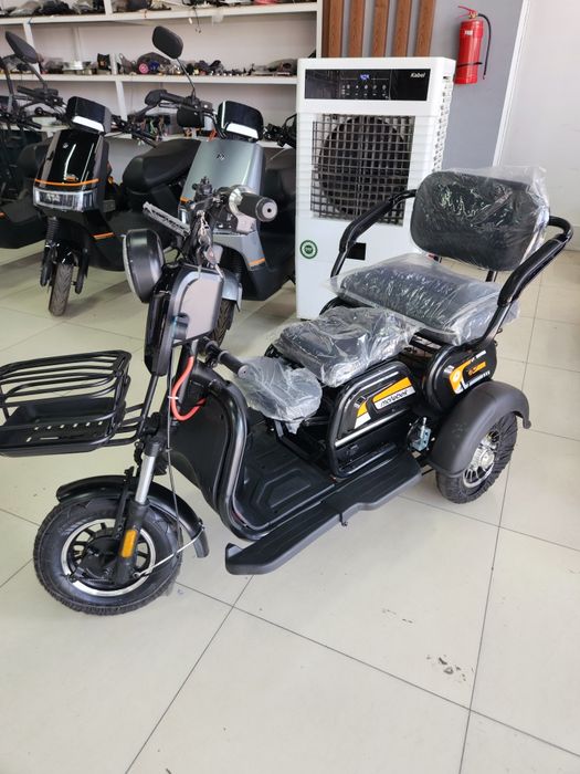 Трех колёсный электроскутер для тех кто любит комфорт