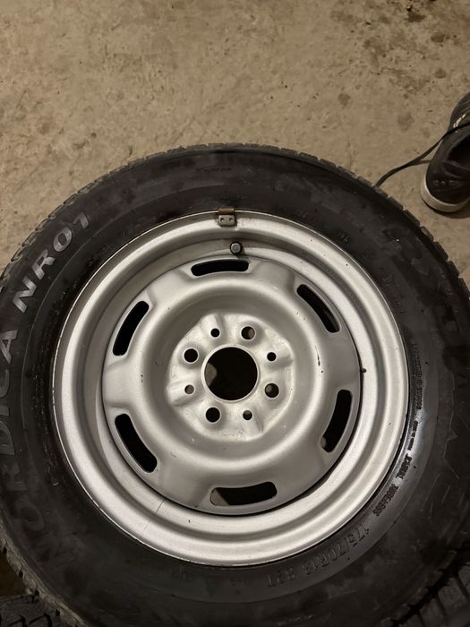 175/70/13 зимные почти новый