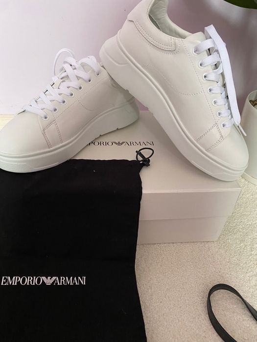 Нови сникърси Emporio Armani