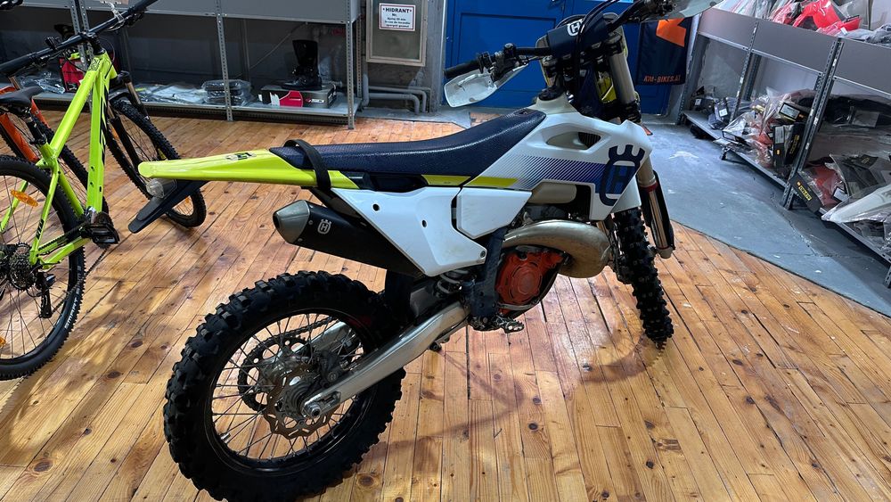 Motocicletă Husqvarna TE 300 - 2024