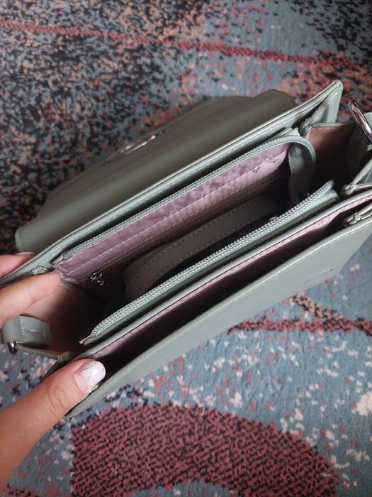 Продам сумочки через плечо