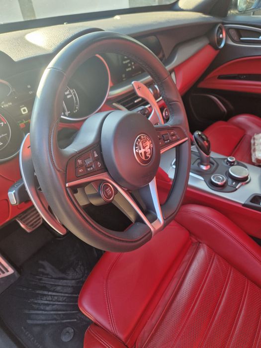 Alfa Romeo Stelvio,**28.155 km**,benzina,280cp,4x4,EURO 6