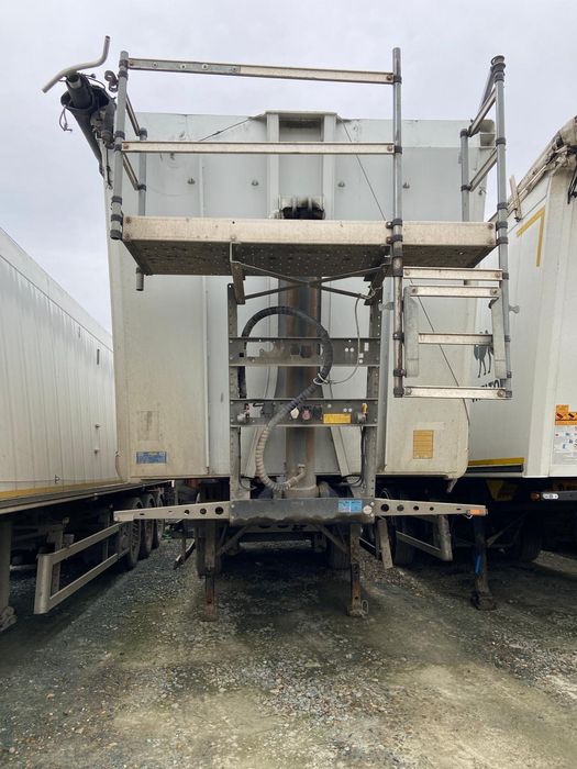 Vând semiremorci cerealele