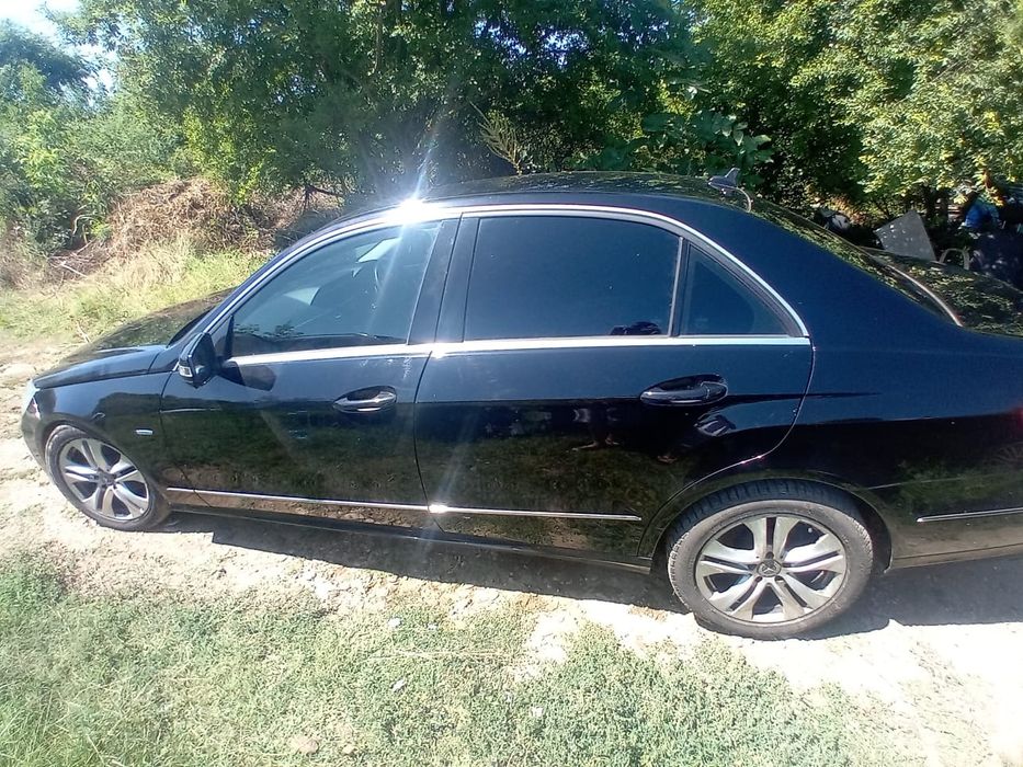 Dezmembrez mercedes E class w212 motor 2.2 D cod motor om651 cp 170