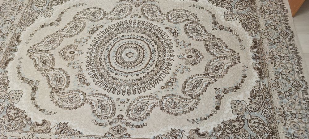 Коверь бежевый  б/у