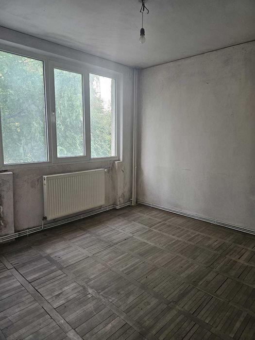 De vânzare Apartament 3 camere,etaj 1,zona Ion Creangă