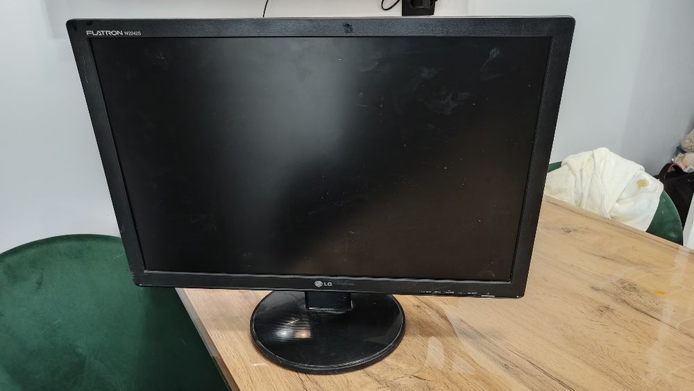 Монитор LG W2242S