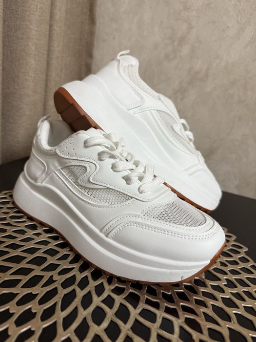 Продам кроссовки