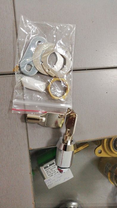 Ключалки за Вендинг Машини и адаптори