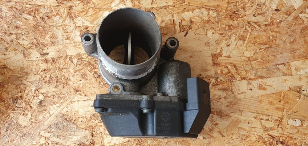 Clapetă accelerație Audi A4 B8 / Passat B6 B7 CC / Golf 5 6 7 / Octavia 2 3 / 04L128063P 03L128063 L Q J  03G128063F A motorizare 1.6 CAYC / 2.0 TDI