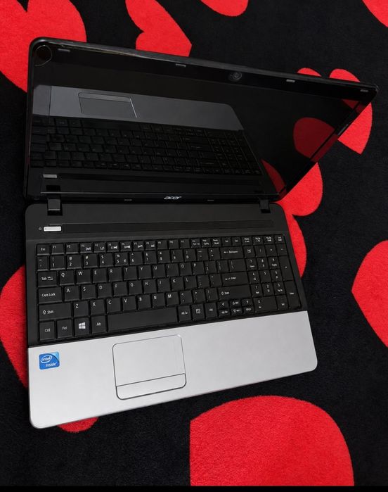 „Vând laptop Acer, funcțional și în stare bună. 
Predare personală. Nu fac livrare.”