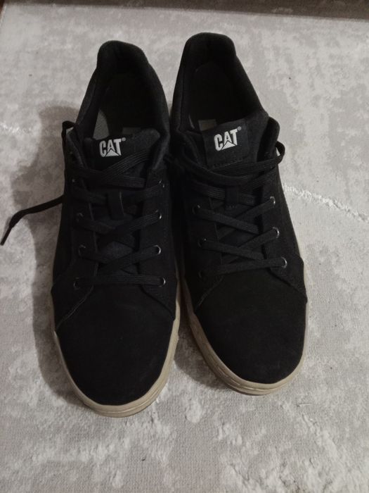 Продам кроссовки