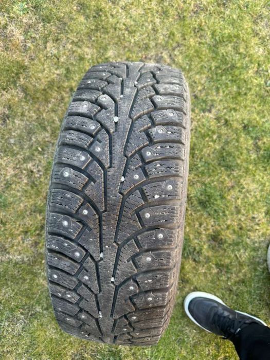 Продам б/у шины зимние шипованные