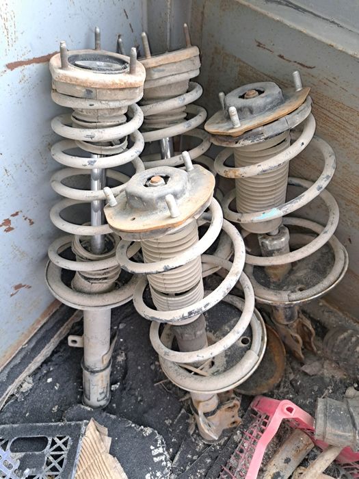 Стойки амортизаторы в сборе камри 35