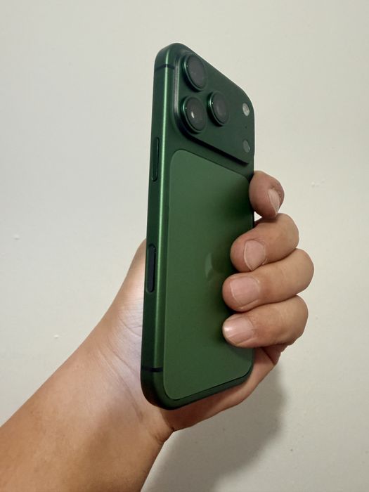 Продам iPhone 17 про 256 99%