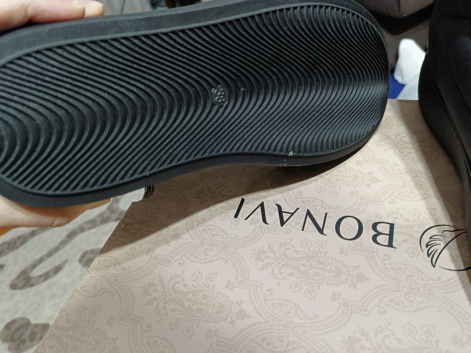 Продам новые дутики Бонави