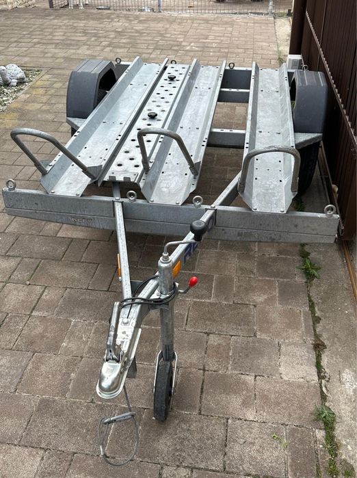 Inchiriez platforma / remorca moto marca Repo