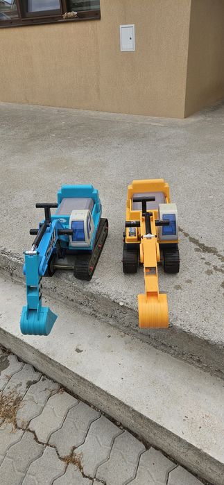Excavatoare copiii 2 buc în stare bună de funcționare