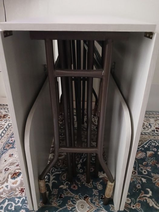 Продаётся стол книжка